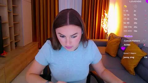 Mia online show from November 6, 2025, 9:54 am