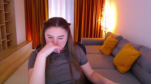 Mia online show from April 23, 2026, 12:29 pm