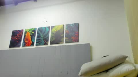 _molly_rosse_ online show from April 20, 2026, 11:57 am