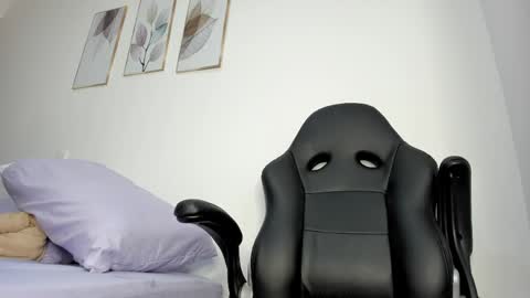 _molly_rosse_ online show from May 18, 2026, 12:00 pm