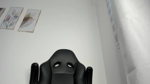 _molly_rosse_ online show from May 26, 2026, 12:01 pm