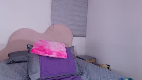 Luna online show from April 17, 2026, 3:09 am