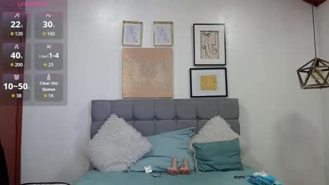 _naomi_s online show from December 2, 2025, 2:01 pm