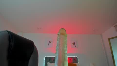 Natalie online show from September 21, 2025, 3:41 am