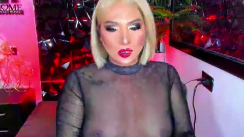 _natashacooper_ online show from April 5, 2026, 6:38 pm