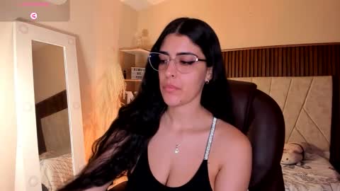 Niah  You can call me Ni or cutie haha online show from October 8, 2025, 8:17 pm