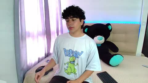 Nicolas online show from January 2, 2025, 7:40 pm