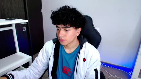 Nicolas online show from February 4, 2025, 7:55 pm