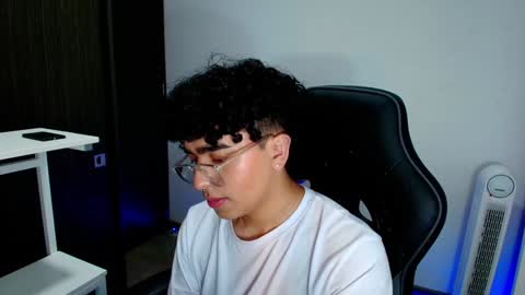 Nicolas online show from February 5, 2025, 10:44 pm