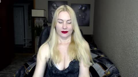 Donella    online show from February 18, 2025, 8:14 pm