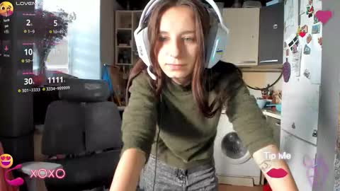 Snapshot of _nika_kik chatting on October 24, 2025, 12:45 pm Nika online show from October 24, 2025, 12:45 pm