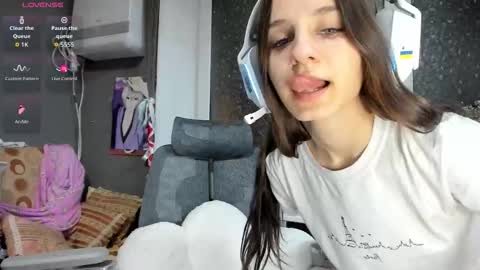 Snapshot of _nika_kik chatting on January 17, 2026, 3:50 pm Nika online show from January 17, 2026, 3:50 pm