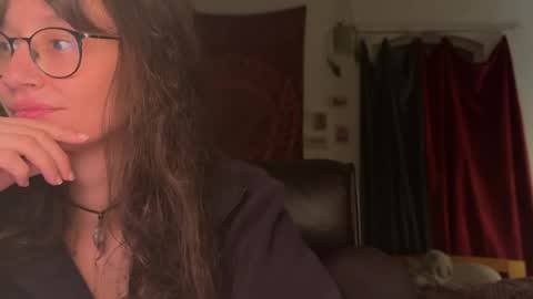Snapshot of _nyxo chatting on March 31, 2026, 11:05 pm Mila online show from March 31, 2026, 11:05 pm