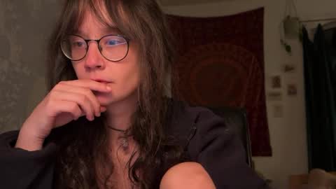 Snapshot of _nyxo chatting on April 5, 2026, 9:45 pm Mila online show from April 5, 2026, 9:45 pm