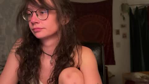Snapshot of _nyxo chatting on April 27, 2026, 8:07 pm Mila online show from April 27, 2026, 8:07 pm