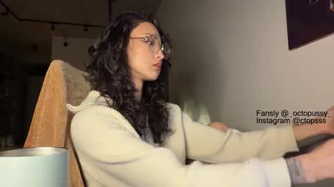 Snapshot of _octopussy_ chatting on January 9, 2026, 2:25 am Mikayla online show from January 9, 2026, 2:25 am