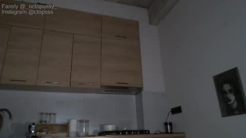 Snapshot of _octopussy_ chatting on February 2, 2026, 8:07 pm Mikayla online show from February 2, 2026, 8:07 pm