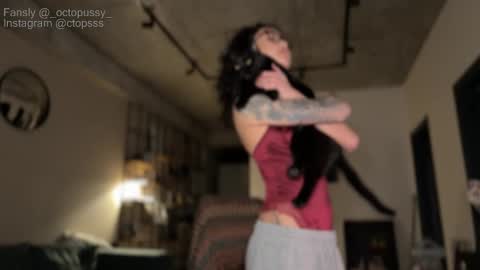 Snapshot of _octopussy_ chatting on February 9, 2026, 9:19 pm Mikayla online show from February 9, 2026, 9:19 pm