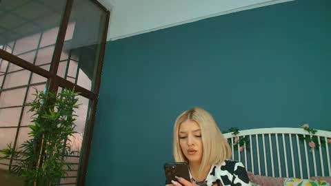 Alisa online show from November 3, 2025, 5:09 am