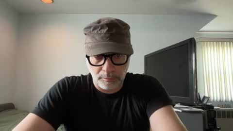 Snapshot of _pill chatting on August 9, 2026, 9:09 pm PILL online show from August 9, 2026, 9:09 pm