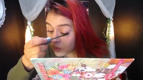 Snapshot of _poison_sweet chatting on December 15, 2024, 2:05 pm Laura online show from December 15, 2024, 2:05 pm