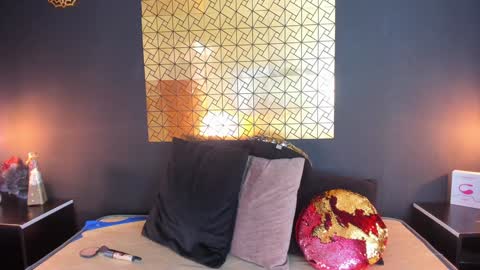 Snapshot of _poison_sweet chatting on December 21, 2024, 9:47 pm Laura online show from December 21, 2024, 9:47 pm