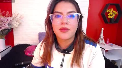 Snapshot of _poison_sweet chatting on October 8, 2025, 7:22 pm Laura online show from October 8, 2025, 7:22 pm