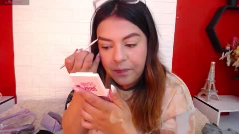 Snapshot of _poison_sweet chatting on December 1, 2025, 6:35 pm Laura online show from December 1, 2025, 6:35 pm