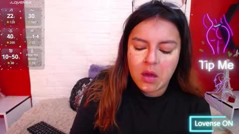 Snapshot of _poison_sweet chatting on December 14, 2025, 5:51 pm Laura online show from December 14, 2025, 5:51 pm