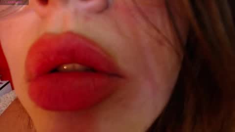 Snapshot of _poison_sweet chatting on December 15, 2025, 10:36 pm Laura online show from December 15, 2025, 10:36 pm