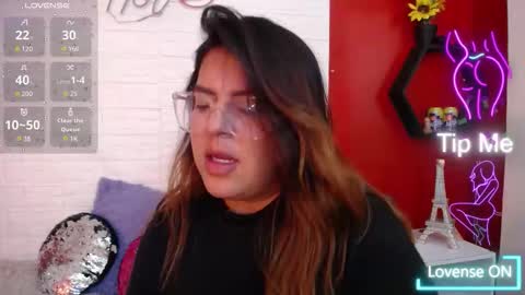 Snapshot of _poison_sweet chatting on December 16, 2025, 9:31 pm Laura online show from December 16, 2025, 9:31 pm