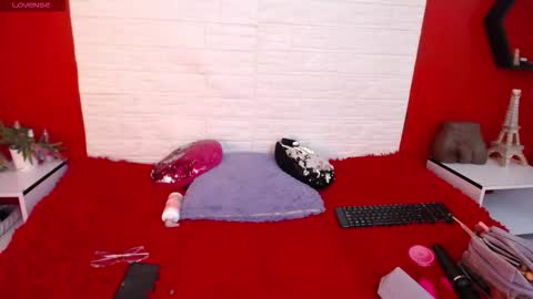 Snapshot of _poison_sweet chatting on December 19, 2025, 6:37 pm Laura online show from December 19, 2025, 6:37 pm