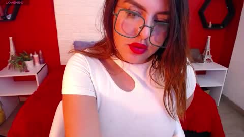 Snapshot of _poison_sweet chatting on January 5, 2026, 7:06 pm Laura online show from January 5, 2026, 7:06 pm