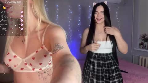 Snapshot of _pretty_ladies_ chatting on January 14, 2026, 9:31 pm Ellie and Nika online show from January 14, 2026, 9:31 pm