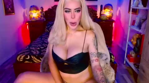 Snapshot of _queengoddess_ chatting on July 7, 2026, 6:47 am Hi my name is selinaim glad to meet everyone here online show from July 7, 2026, 6:47 am