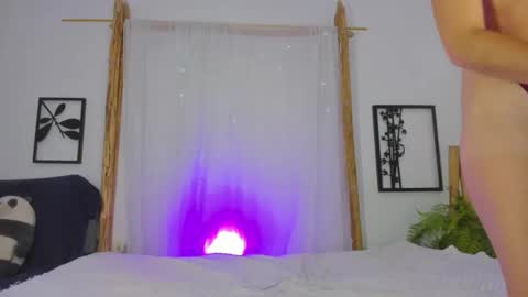 Snapshot of _redmoon chatting on October 10, 2025, 7:24 pm Moon online show from October 10, 2025, 7:24 pm