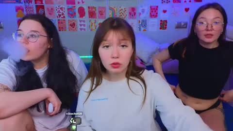 Snapshot of _reverse_gang_ chatting on March 1, 2025, 9:37 pm LISSAPVT IS OPEN online show from March 1, 2025, 9:37 pm