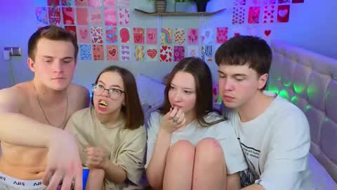 Snapshot of _reverse_gang_ chatting on March 4, 2025, 9:22 pm LISSAPVT IS OPEN online show from March 4, 2025, 9:22 pm