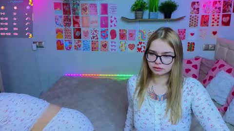 Snapshot of _reverse_gang_ chatting on March 7, 2025, 12:34 pm LISSAPVT IS OPEN online show from March 7, 2025, 12:34 pm