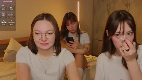 Snapshot of _reverse_gang_ chatting on October 19, 2025, 4:51 pm LISSAPVT IS OPEN online show from October 19, 2025, 4:51 pm