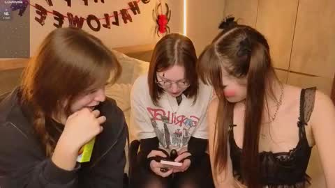 Snapshot of _reverse_gang_ chatting on October 31, 2025, 7:26 pm LISSAPVT IS OPEN online show from October 31, 2025, 7:26 pm