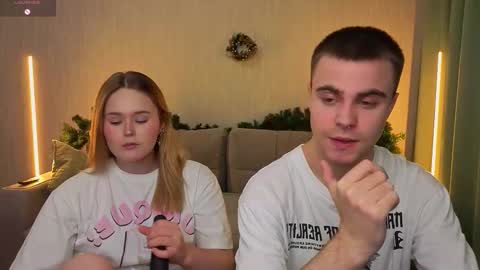 Snapshot of _reverse_gang_ chatting on December 3, 2025, 1:42 pm LISSAPVT IS OPEN online show from December 3, 2025, 1:42 pm