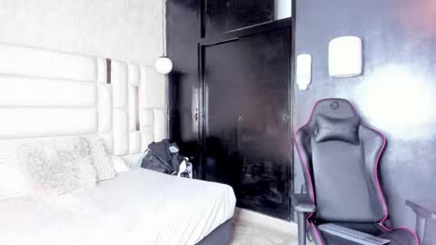 _sammy_ice online show from March 9, 2025, 4:38 am