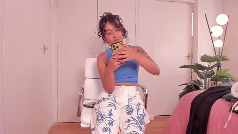 Snapshot of _sandy_s_ chatting on February 19, 2025, 4:34 am Sandyy online show from February 19, 2025, 4:34 am