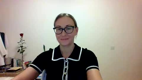 _sandyqueen__ online show from November 23, 2025, 2:06 pm