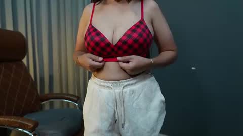 Snapshot of _savy_ chatting on July 16, 2026, 7:36 am Savreen online show from July 16, 2026, 7:36 am