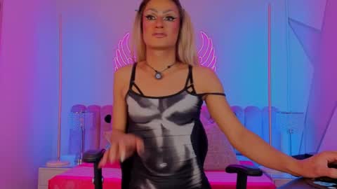 Snapshot of _scarletmoore chatting on June 5, 2026, 8:09 am Scarlett online show from June 5, 2026, 8:09 am