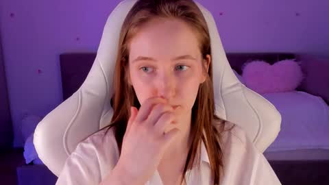 _secretelly_ online show from November 17, 2025, 11:16 am