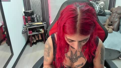 Selene online show from February 5, 2025, 1:33 pm