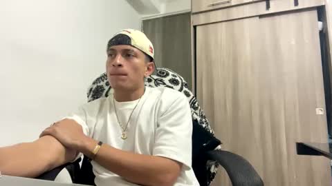 Juan Pablo-independent model online show from February 17, 2025, 6:42 am